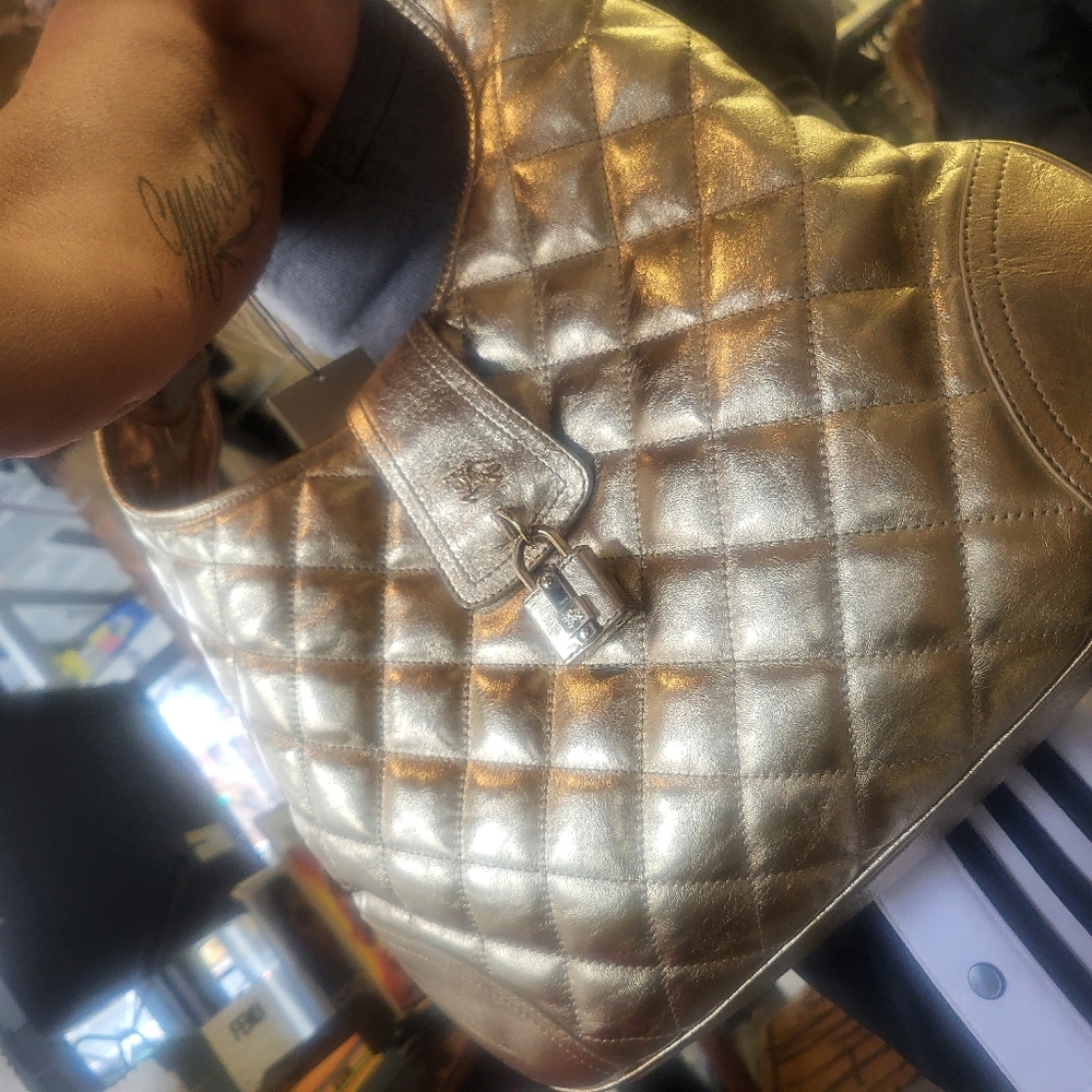 Burberry gold shoulder bag Authentic "displayed bag without defects